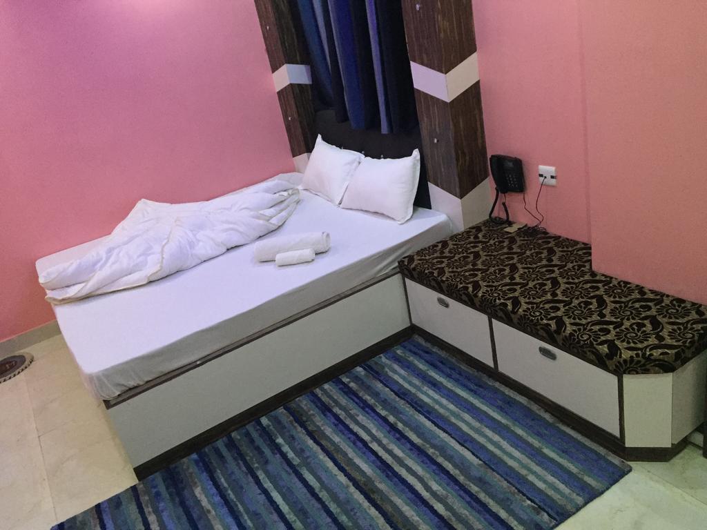 فاراناسي Oyo 75627 New Ankit Guest House المظهر الخارجي الصورة